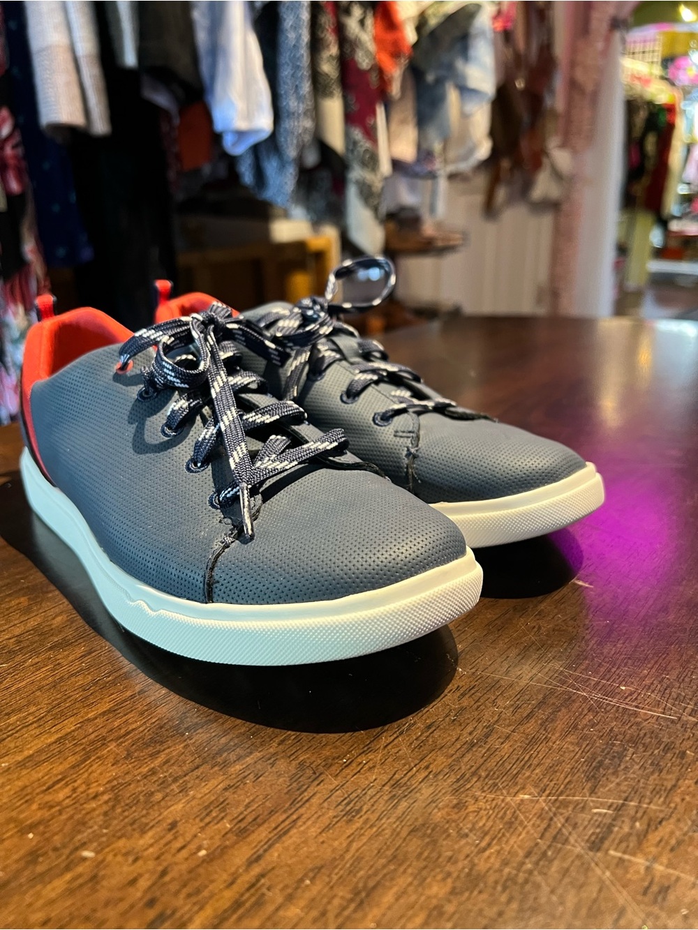 Cloudsteppers by Clarks Navy and Red Low-Top Athletic Sneakers - Picture 4 of 9